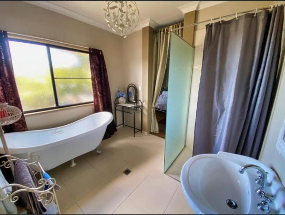 Golden Lace B&B Sarina Bagian luar foto