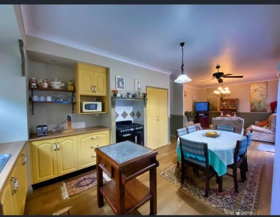Golden Lace B&B Sarina Bagian luar foto