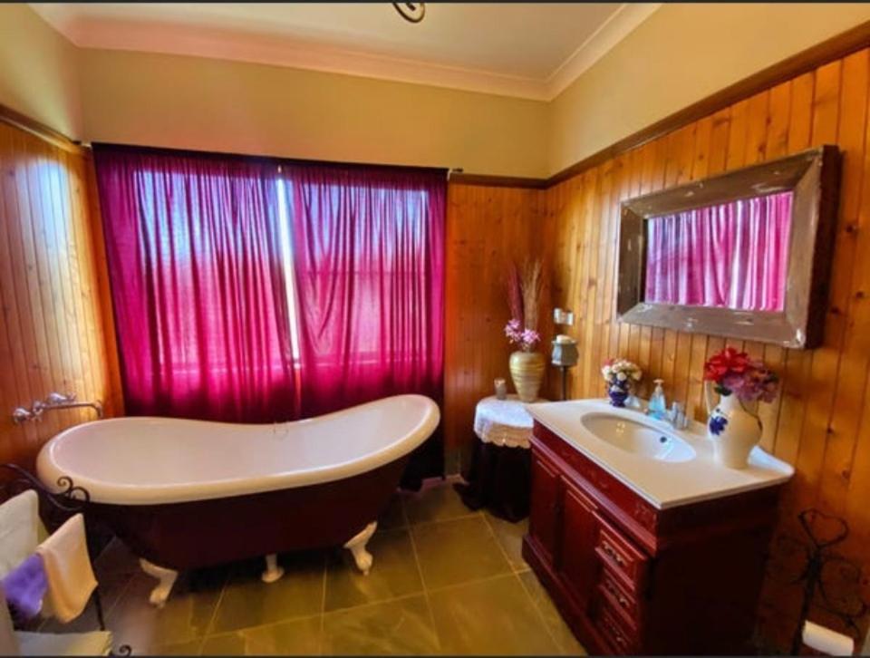 Golden Lace B&B Sarina Bagian luar foto
