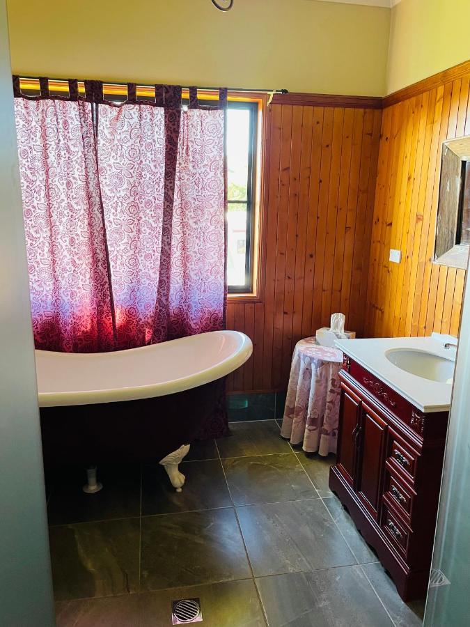Golden Lace B&B Sarina Bagian luar foto
