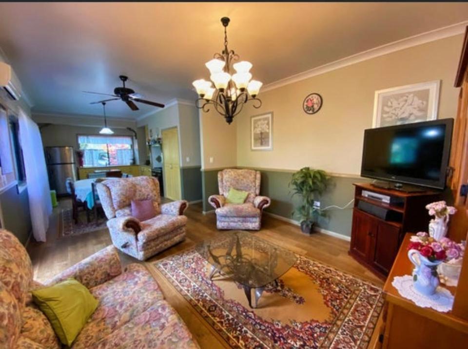 Golden Lace B&B Sarina Bagian luar foto